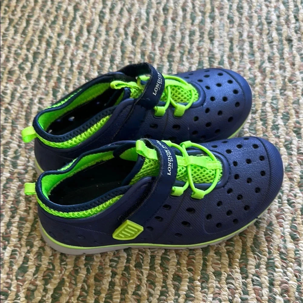 London Fog Blue and Green Water Shoes with Velcro Straps